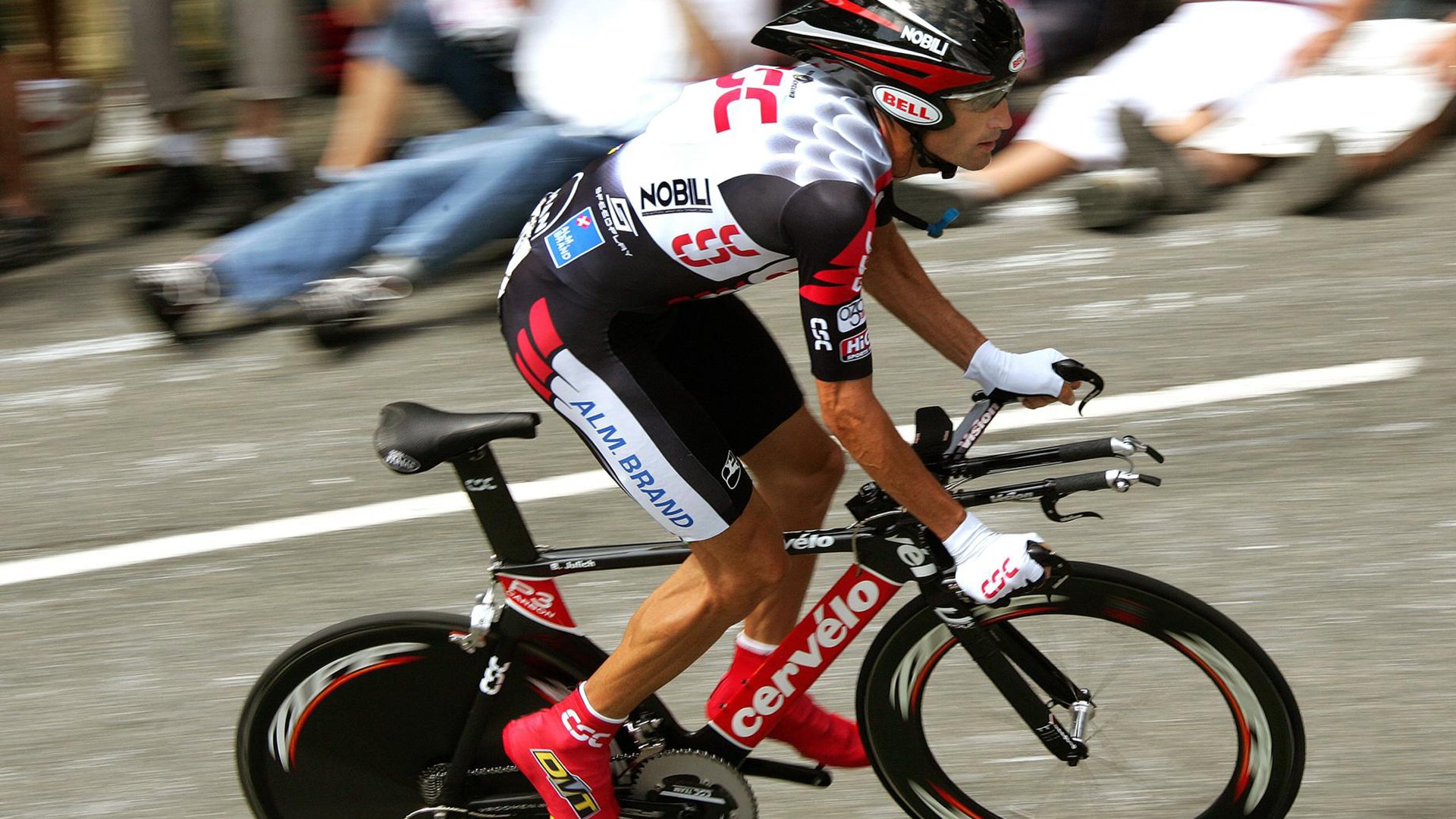 开云体育链接-特色山地骑马赛，穿越草原的速度与激情，骑马上山视频