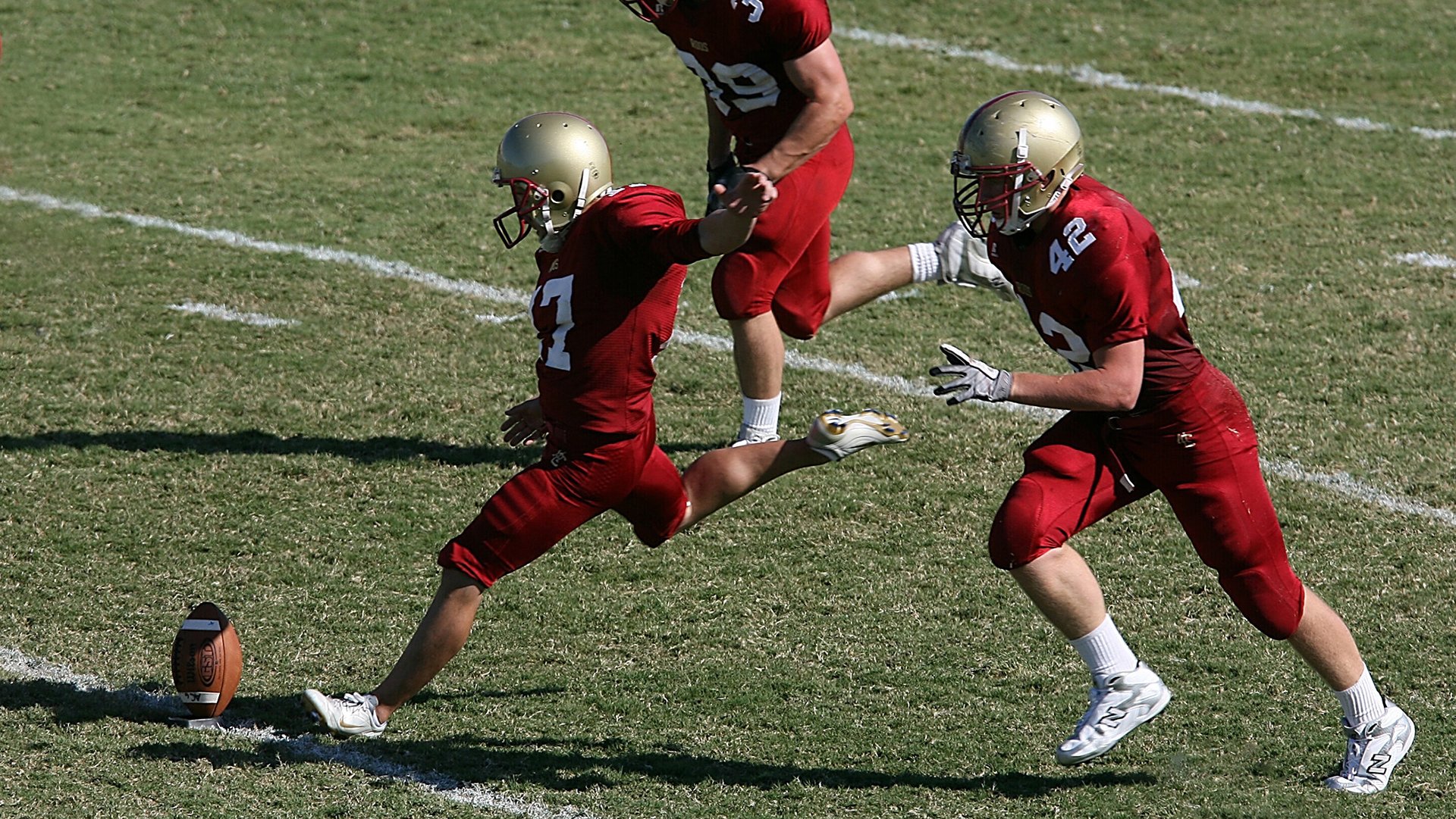 青少年极限蹦床赛,弹跳青春无限可能,青少年蹦床锦标赛